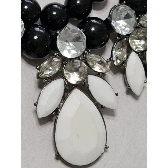White & Black Statement Necklace Faux Jewellery - Picture 4 of 6
